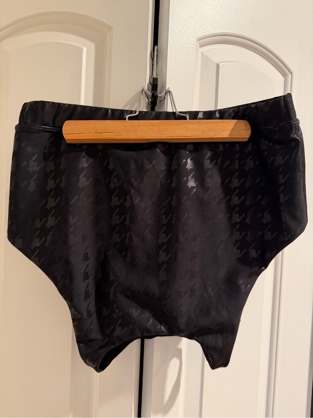 PELETON Black Houndstooth Bra Size XL